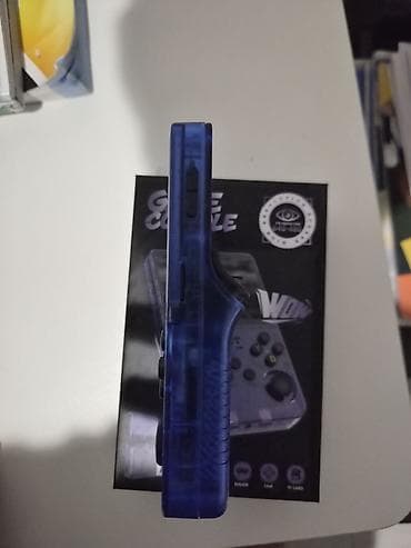 oyun konsoları: Daşınan Retro Oyun Konsolu – mavi şəffaf korpus Xüsusiyyətlər: - — 4