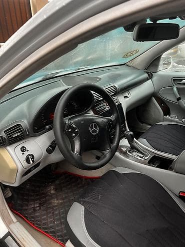 avtomobil nissan mikra: Mercedes-Benz C-Class: 2.6 l | 2002 il Sedan — 1