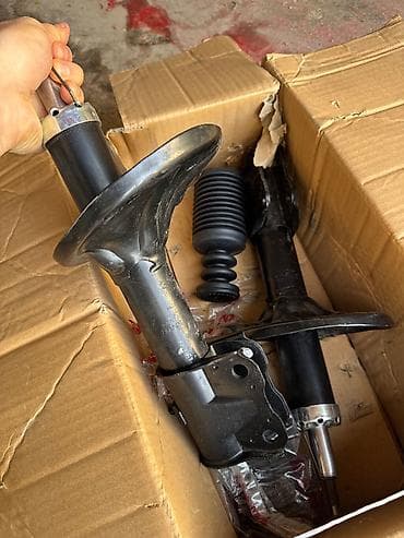 t 40 mator: Yenidir. Mitsubitshi lancer ve Io ucun uygundur. Tam orginal KYB — 1