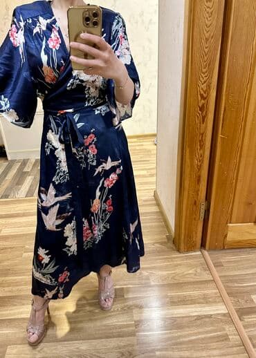 qisa toy donlari: Saten materialı var. 1 dəfə toya geyinilib. S-M-L razmerə gedir. Ozune — 1