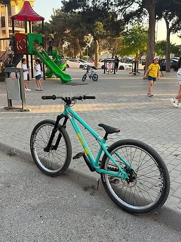 vesebed: GT La Bomba (dirt jump) velosipedi - Ölçü: 26" - Rəng: firuzə — 1