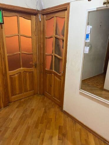 9 ci mikrorayon satilan evler: Bakı, 4-cü mikrorayon, 3 otaqlı, Köhnə tikili, m. Memar Əcəmi, 90 kv. m — 7