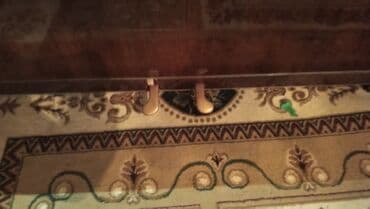 nerd taxta oyunu: Akkustik piano – upright tipli, taxta korpuslu. Klaviatura 88 klavidən — 2