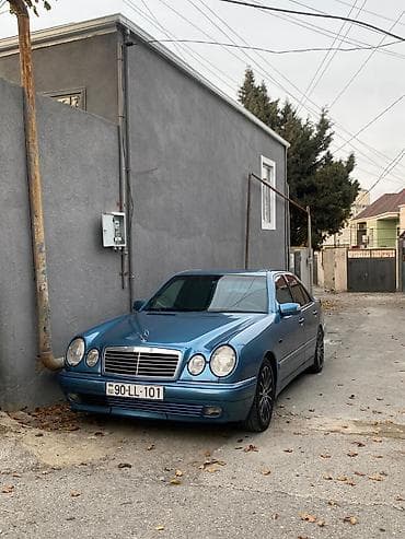 toyota rav 4: Mercedes-Benz E-Class: 2 l | 1997 il Sedan — 4