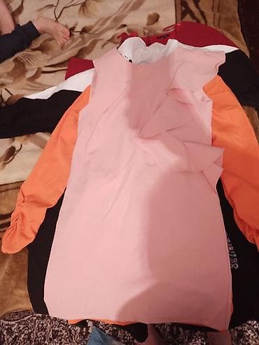 libas: Zərif çəhrayı rəngdə qadın paltarı. - Model: qolsuz, düz kəsim. - — 1