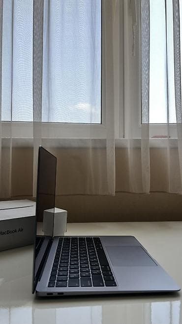 korpuslar: Apple MacBook Air (Space Gray) – 13" seriyası Xüsusiyyətlər: - 13.3" — 2