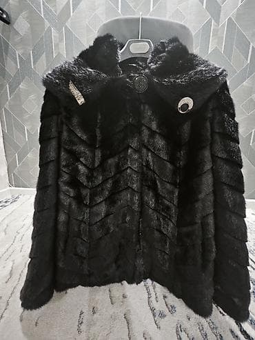 muncuqdan canta: Qadın kürkü – qara rəng, qapaqlı - Model: qısa palto/kate (A-kəsim) — 3