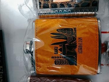 ag qara: Paslanmayan metaldan hazırlanmış, dəri örtüklü kolbalar. Üzərində — 6