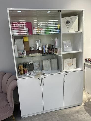 Qapalı dolab vitrini