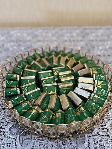 daş soba: Bayram temalı şokolad dəsti - Zərif, daş-qaş bəzəkli qızılı rəngli — 1