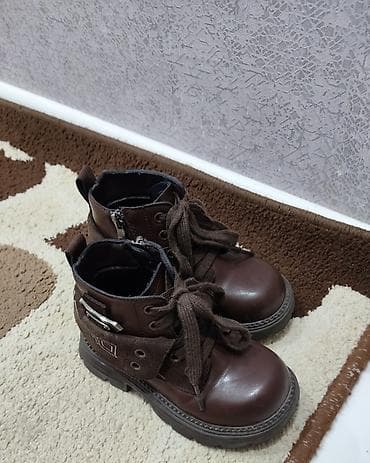 Botinkalar: Hem oğlan,hem qız uşaqları geyinə bilər.Cox az geyinilib.İci — 3