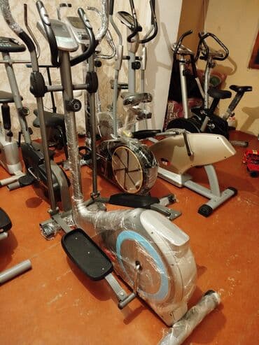 Velotrenajor ela vəziyyətdə. Bir çox velotrenajor Xizək Veloxizekler