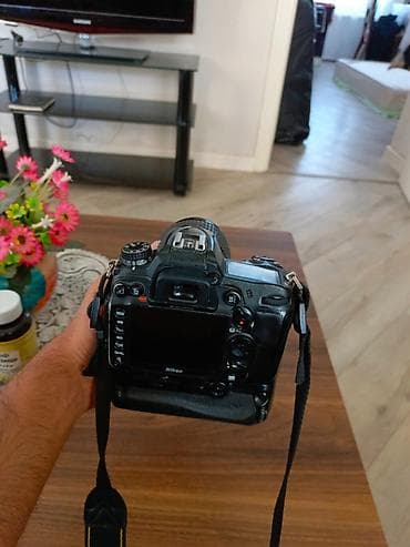 Nikon D 7000 yaxşı vəziyyətdə üstünde gripde verirəm