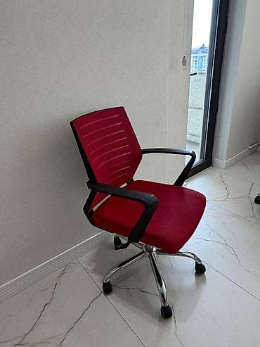 masa islenmis: Divan təzədir, 1 aydır alınıb. Yeni ofis tam əşyalı olduğu üçün — 5