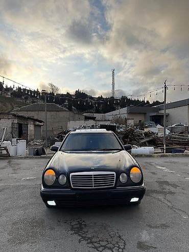 lexus rx 330: Mercedes-Benz E-Class W210 sedan - Kuzov: sedan, qara rəng dördgöz — 1