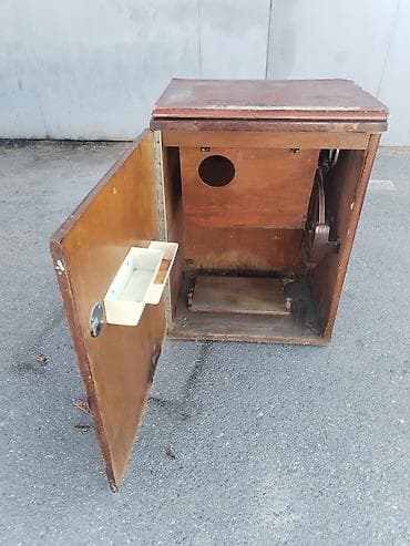 İncəsənət və kolleksiyalar: Mexaniki tikiş maşını və inteqrə olunmuş taxta stol - Klassik, ayaq — 5