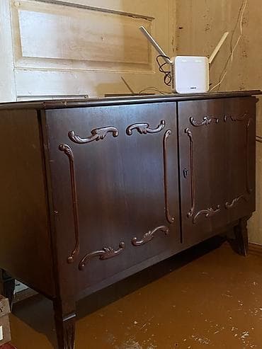 Bufetlər: Klasik taxta bufet/komod - Material: massiv ağacdan hazırlanmış, tünd — 2