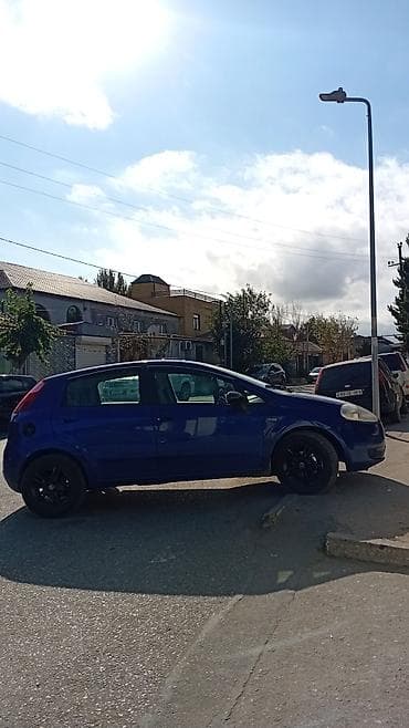 on lip universal: Fiat Grande Punto – mavi rəngli, 5 qapılı hetçbek. kondisaner sukanin — 9