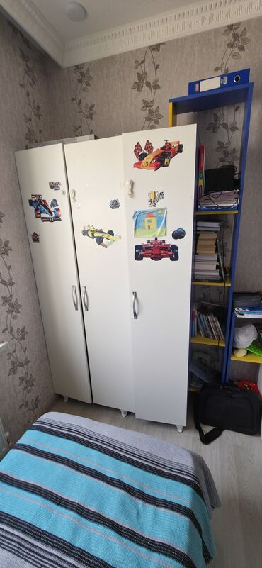 хонтахта стол: Oğlan və qız üçün, İşlənmiş, 3 qapılı, Açılan, Düz dolab — 1