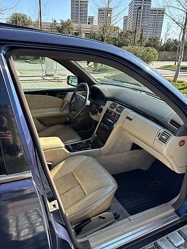 Mercedes-Benz E-Class (W210) sedan - Kuzov: 4 qapılı sedan, tünd göy — 5