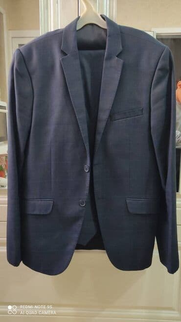 Kostyum ideal vəziyyətdə1-2 dəfə tedbirlere geyinilib. M razmer.tecili