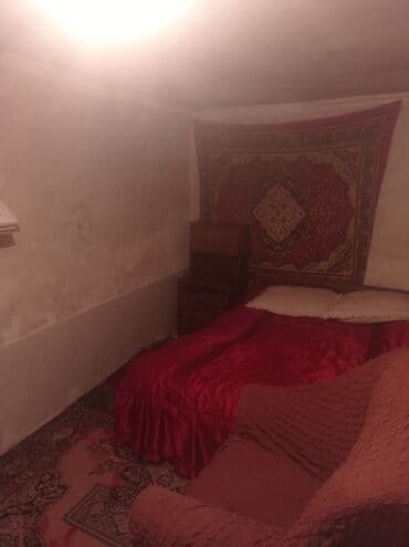 посуточные квартиры в балыкчы: Kirayə üçün sadə, mebellə təmin olunmuş otaq - Otaq: xalçalı döşəmə — 3