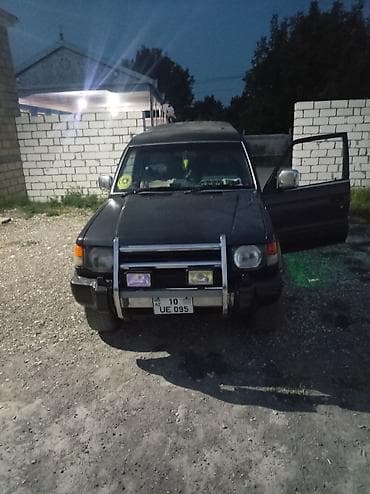 yan guzgu s: Off-road üçün tam təchizatlı SUV - Kuzov rəngi: qara - Ön hissədə — 3