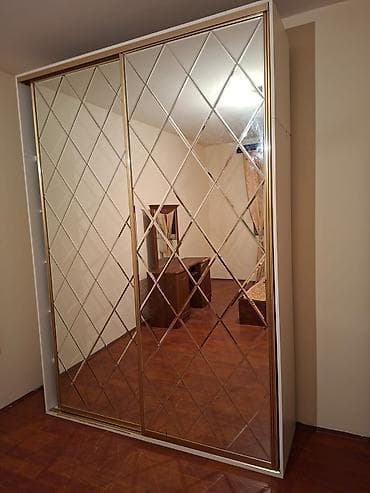 Geniş və işıqlı 3 otaqlı mənzil icarəyə təqdim olunur. Yüksək tavanlı — 6