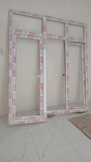 plastik pəncərə şəbəkə: Ağ rəngdə plastik pəncərə. Bu pəncərə, müxtəlif layihələrdə istifadə — 21