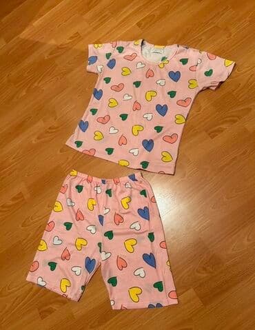 kapüşonlu qadın xalatları: Yeni. Olcu S-M. Ayri ayri 6 Azn — 4