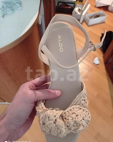 Basanoşka və səndəllər: Aldo, Ölçü: 37, rəng - Bej, Yeni — 1