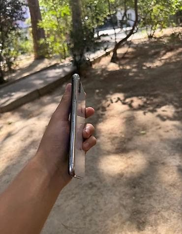 iphone x qiymeti 2 ci el: IPhone X, 256 GB, Gümüşü, Face ID — 5