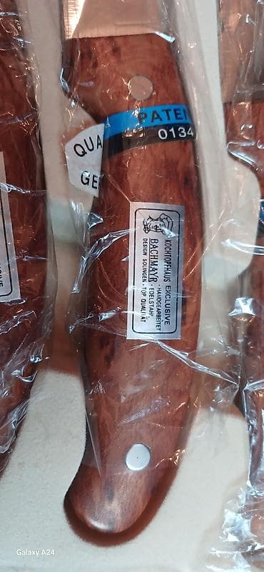 Bıçaqlar: Premium bıçaq və servis dəsti – taxta naxışlı metal çemodan Macarıstan — 6