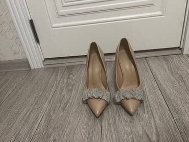 зеленые туфли: Туфли, Размер: 38, цвет - Бежевый, Б/у — 2