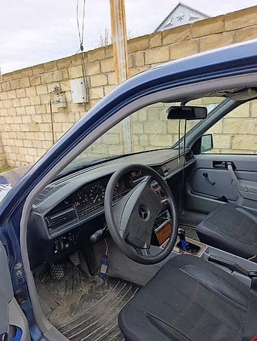 bmw 320 1993: Mercedes-Benz W201 (190) sedan - Rəng: tünd mavi - Kuzov: 4 qapılı — 3