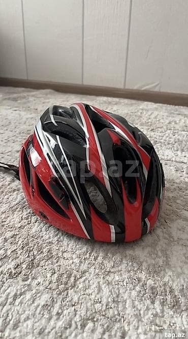 Velosiped dəbilqəsi - Rəng: qırmızı-qara, ağ xətli idman dizaynı -