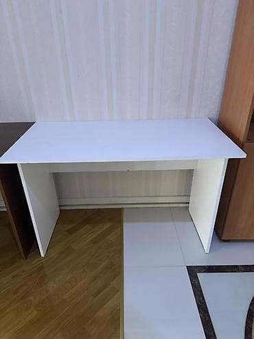 Мебель: Ofis/studya mebel dəsti Tərkib: - Açıq rəfli və altı qapalı bölməli — 3