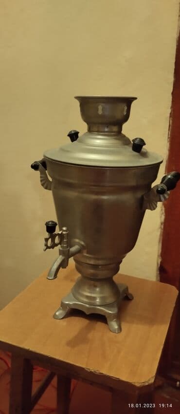 Баки: Toknan isleyen,70 ci illerin samovaridi, 100azn — 7