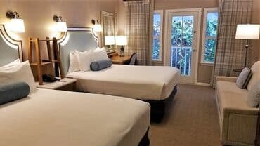 Lincoln: *****Hotel bir gun 80 azn luks hotel********" — 1