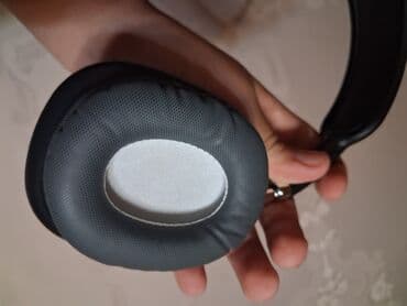 Qulaqüstü simsiz qulaqcıq - Rəng: qara, parlaq xarici örtük - Qulaq