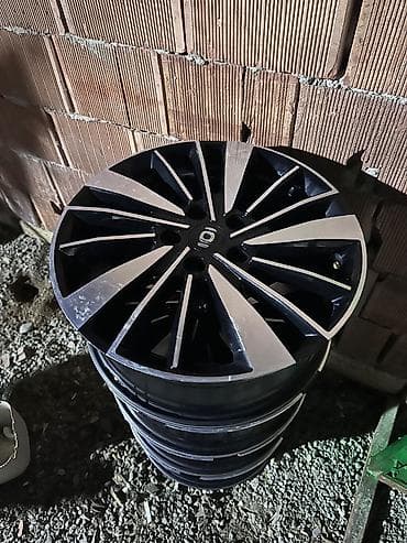 lada vaz 2110: Zavod. Usdunde gelme arginal disklerdi tekerler yoxdu 23 min cemi yol — 5