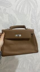 qaşlı çanta: Qadın əl çantası - Rəng: qəhvəyi (karamel tonlarında) - Material — 1