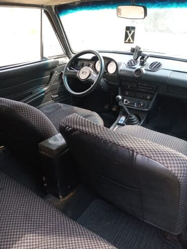 ваза стеклянная прозрачная высокая без узора: VAZ (LADA) 2106: 0.6 l | 1997 il 75000 km Sedan — 6