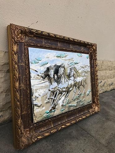 Ovçuluq və balıqçılıq: Məhsul: Çərçivəli relyef tablo – qaçan atlar kompozisiyası En- 72 sm — 2