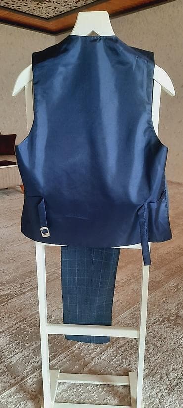 ted baker: Kişi üçlük kostyum – göy-boz rəng, xətli (check) naxış. Komplekt: - 2 — 3