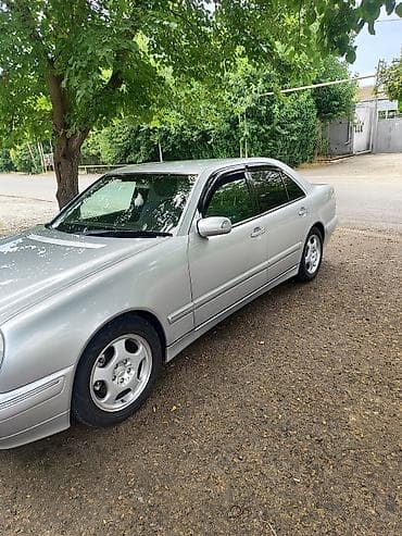 klas 6: Mercedes-Benz E 320: 3.2 l | Sedan — 3