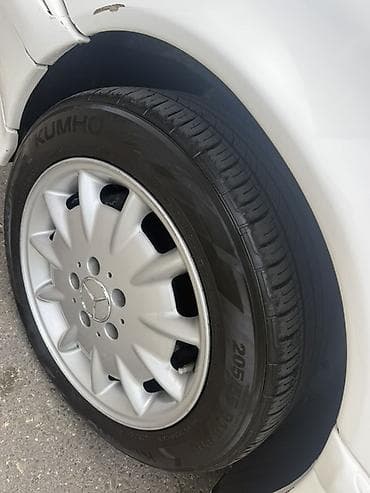 2004 bmw 318: Mercedes-Benz C 200: 2 l | 1998 il Sedan — 7
