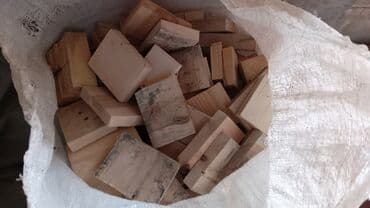 dsp taxta qiymeti: Ağac qırıntıları çuvalda təqdim olunur və müxtəlif ölçülü kiçik taxta — 4