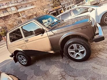 niva arxa: VAZ (LADA) 4x4 Niva: 1.7 l | 2025 il 2500 km Ofrouder/SUV — 4