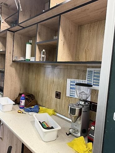 sendiviç panel: Kafe-kiosk üçün tam təchiz olunmuş pəncərəli servis bölməsi və daxili — 4